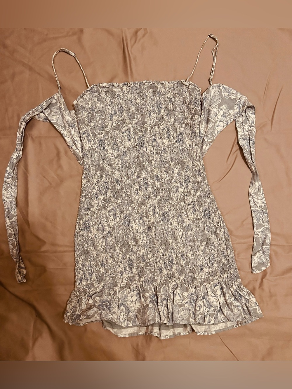 Abercrombie & Fitch Floral Off-Shoulder Smocked Mini Dress in Light Gray Size Sm